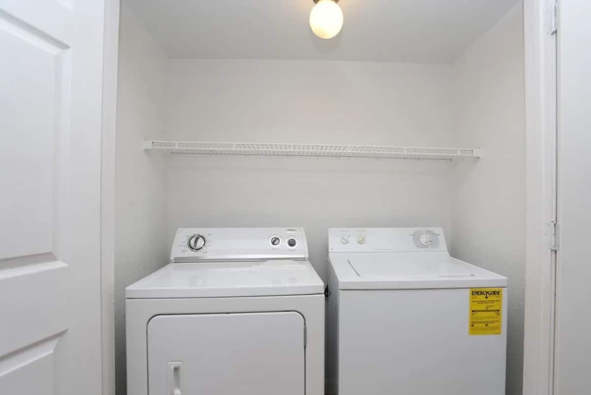 RGVtYW5kUGljdHVyZToxOTk5MTA3MDAw