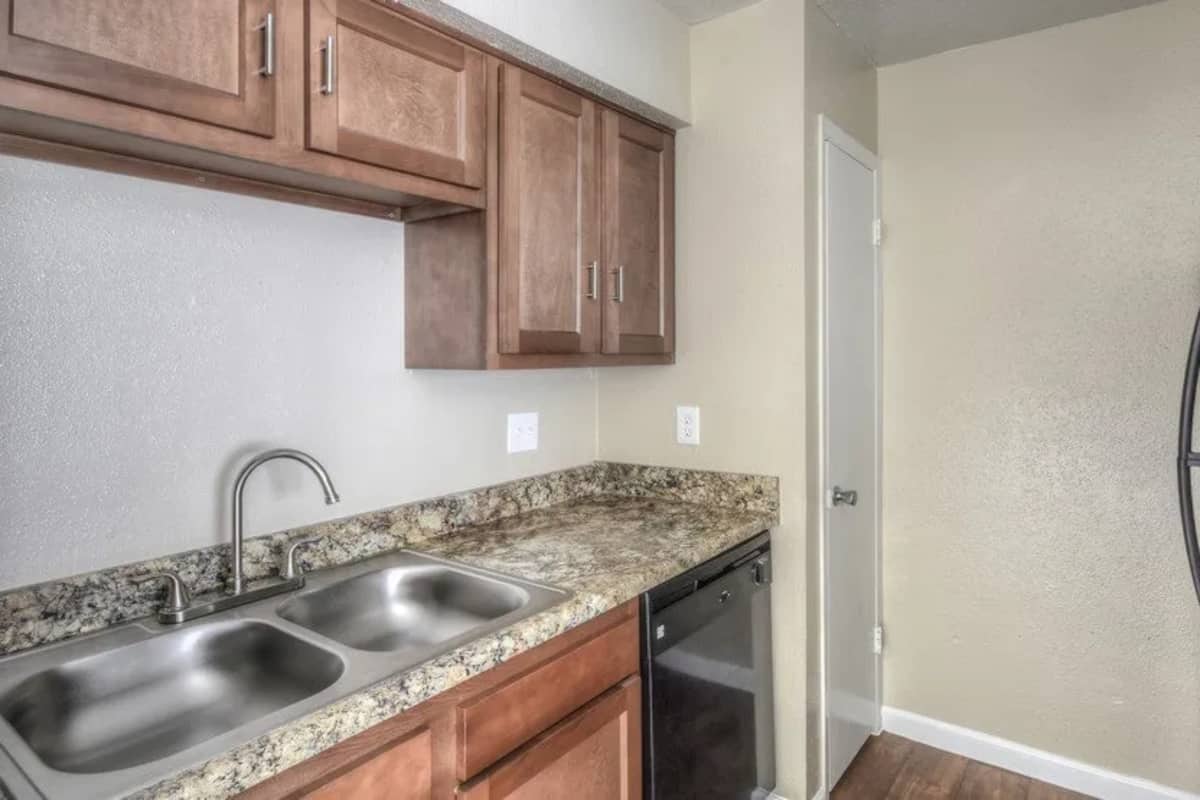 RGVtYW5kUGljdHVyZToxOTk5MDkzMTA3