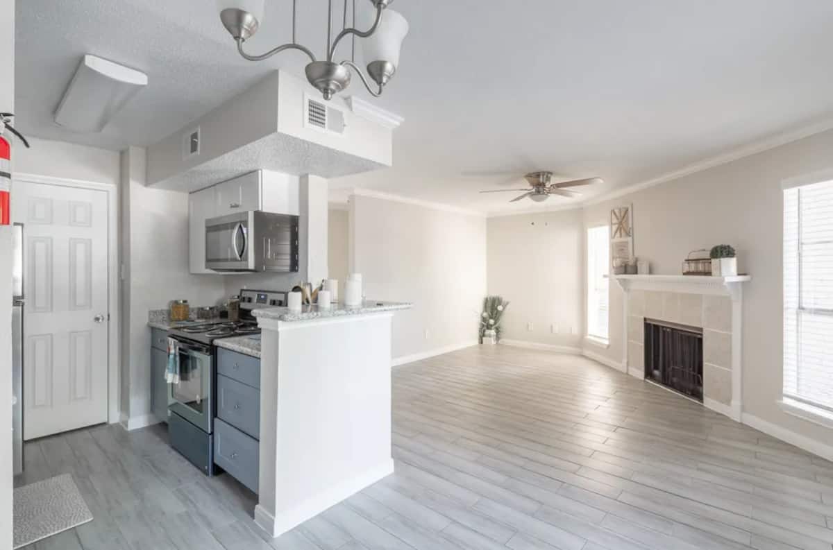 RGVtYW5kUGljdHVyZToxOTk5MDcxNzU3