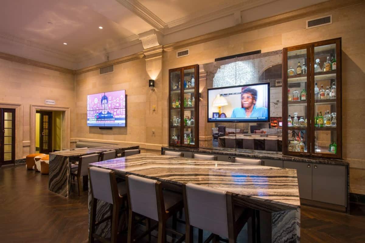 RGVtYW5kUGljdHVyZToxOTUxNjU3ODEw