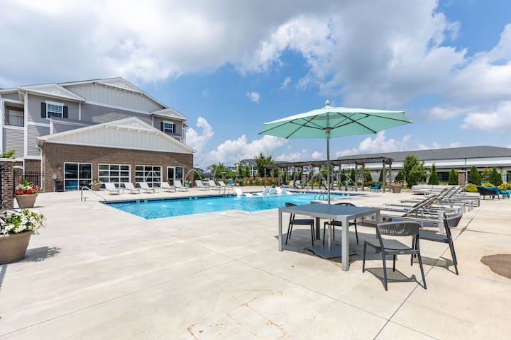 RGVtYW5kUGljdHVyZToyNTcxMzgyODE4