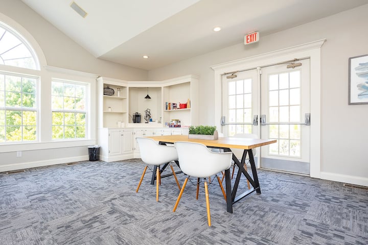 RGVtYW5kUGljdHVyZToyNTcxMzg1ODU4