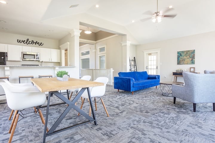 RGVtYW5kUGljdHVyZToyNTcxMzg1ODUz