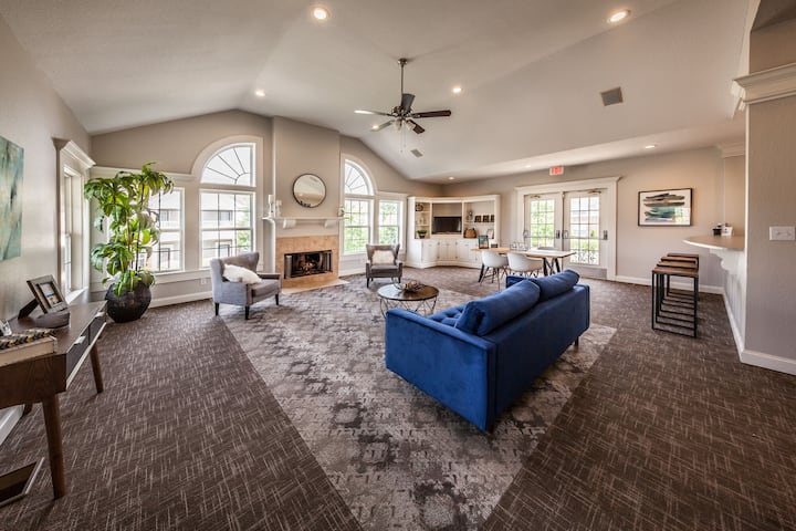 RGVtYW5kUGljdHVyZToyNTcxMzg1ODQ2