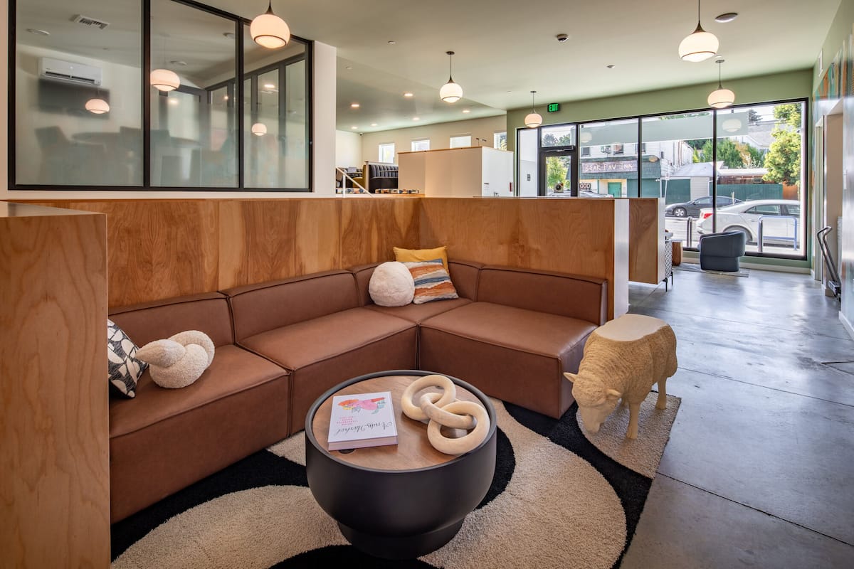 RGVtYW5kUGljdHVyZToyMDUxNTU0MzUw