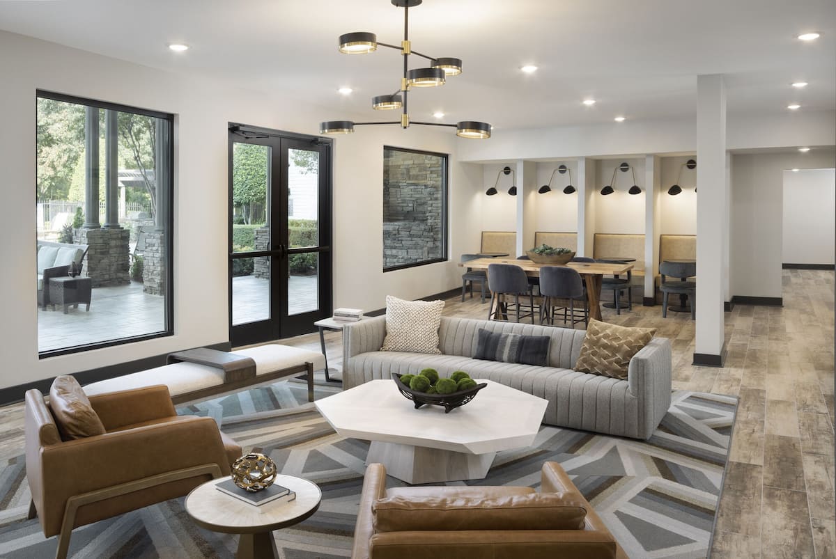 RGVtYW5kUGljdHVyZToxOTUyMjc4MTIw