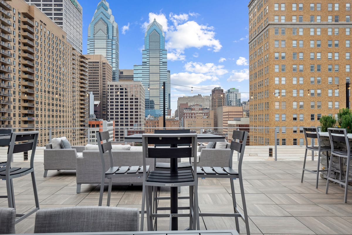 RGVtYW5kUGljdHVyZToyMTQ4MzU5NjE5