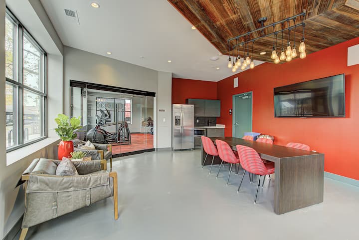 RGVtYW5kUGljdHVyZToyNTcxMzg2NjY2