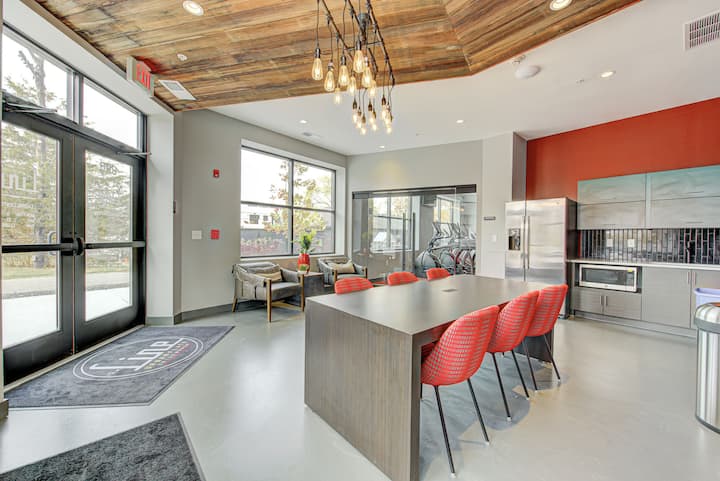 RGVtYW5kUGljdHVyZToyNTcxMzg2Njk3