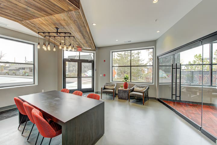 RGVtYW5kUGljdHVyZToyNTcxMzg2Njc5