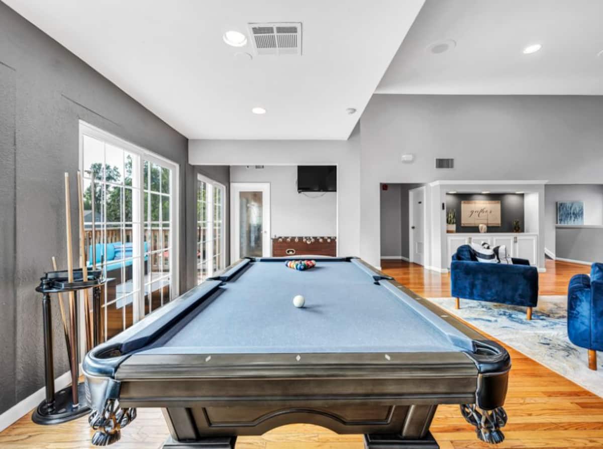 RGVtYW5kUGljdHVyZToyMDI0NzY0MjMz