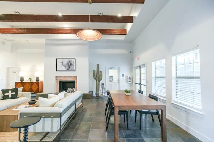 RGVtYW5kUGljdHVyZToyNTcxMzgyNjUw