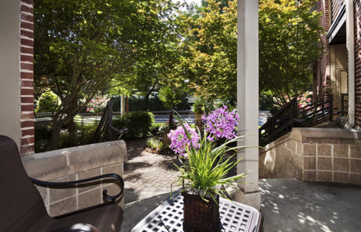 RGVtYW5kUGljdHVyZToxOTUxODMwNjY2