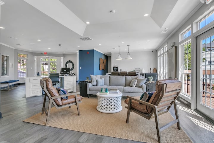 RGVtYW5kUGljdHVyZToyNTcxMzg0ODQ4