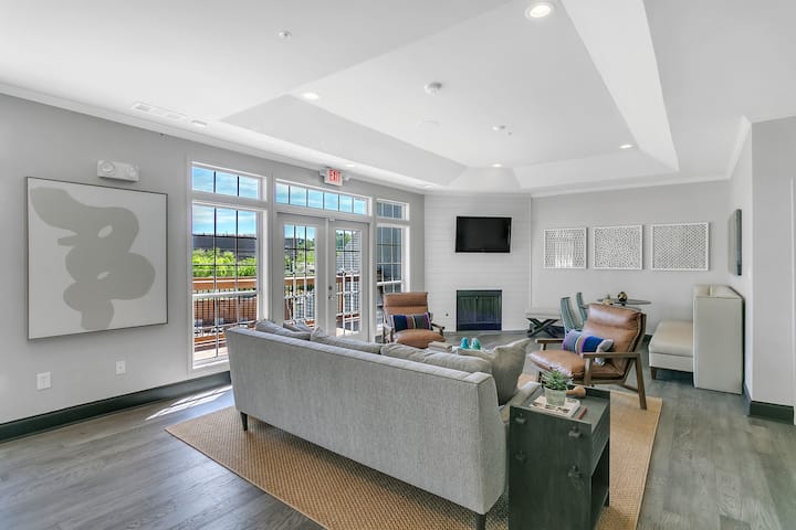 RGVtYW5kUGljdHVyZToyNTcxMzg0ODMw