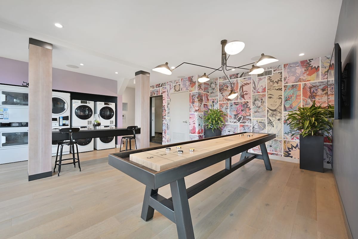 RGVtYW5kUGljdHVyZToyMzMwODk2ODQ1