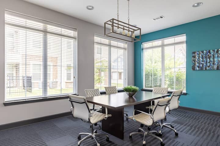 RGVtYW5kUGljdHVyZToyNTcxMDQ2NzMw