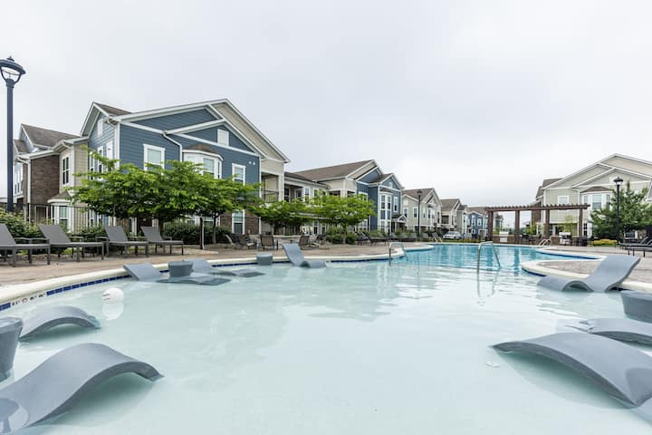 RGVtYW5kUGljdHVyZToyNTcxMDQ2NzU1