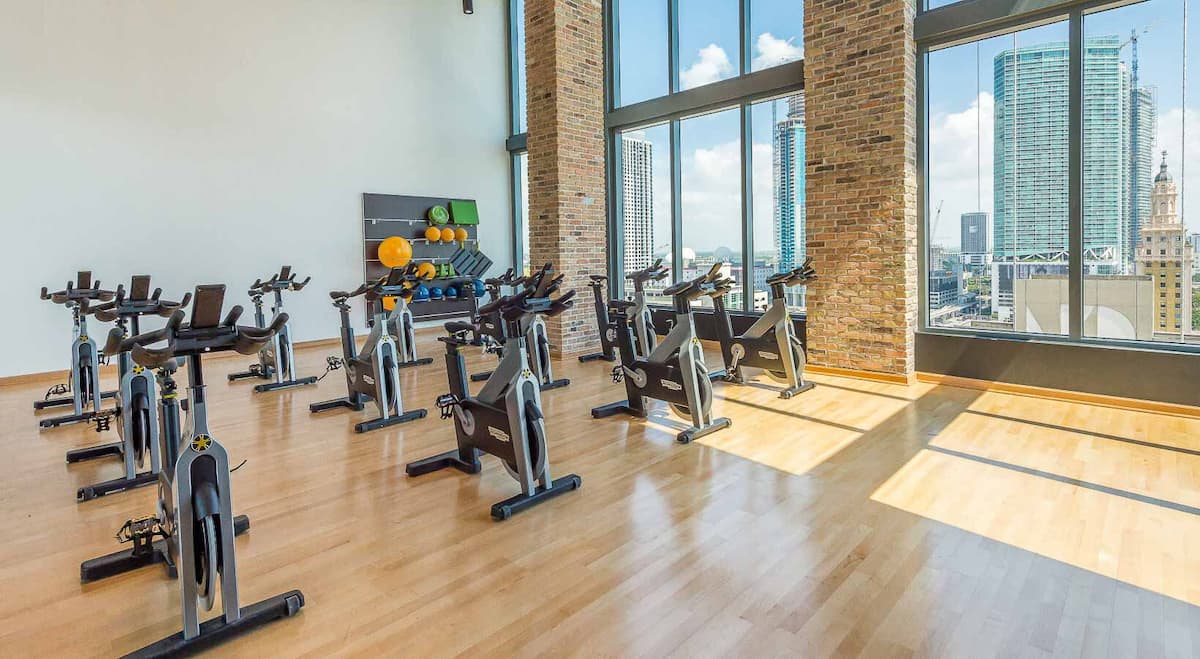 RGVtYW5kUGljdHVyZToxOTU1MjA2MTQw