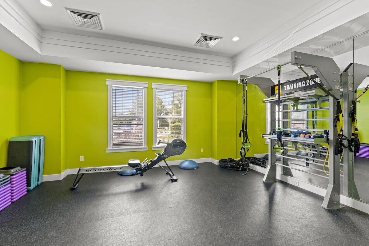 RGVtYW5kUGljdHVyZToxOTUyMzkyMjcy