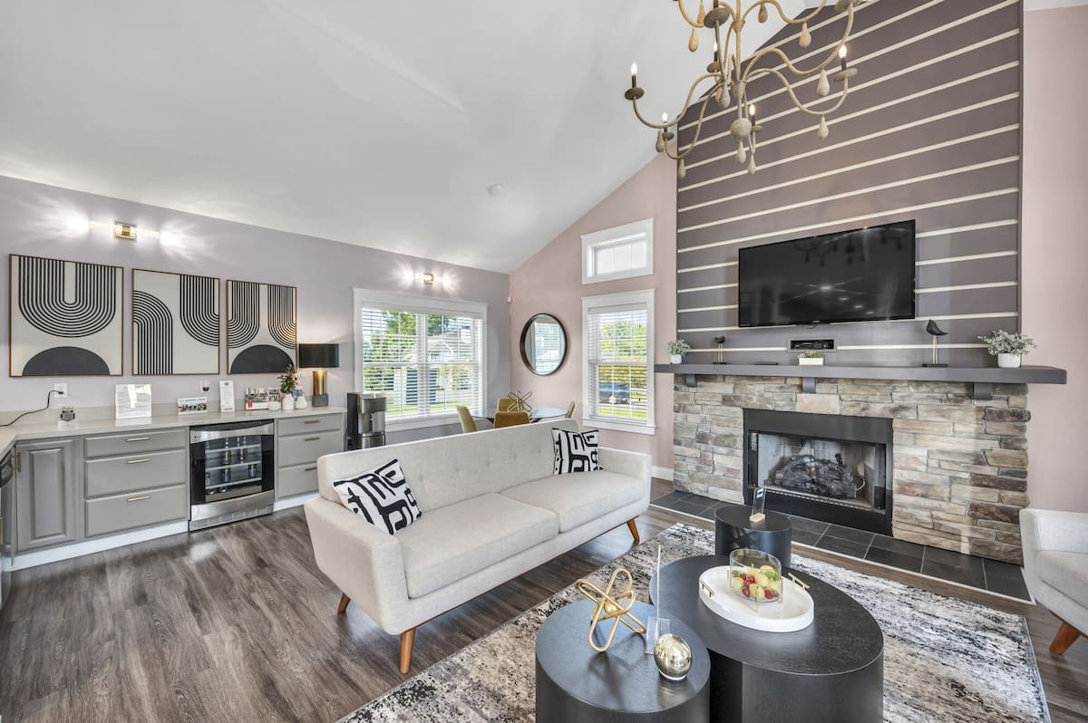 RGVtYW5kUGljdHVyZToxOTkxMzA4MDI1