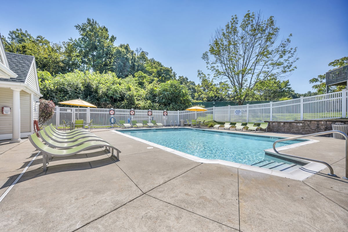 Exterior of Windshire Terrace, an Airbnb-friendly apartment in Middletown, CT