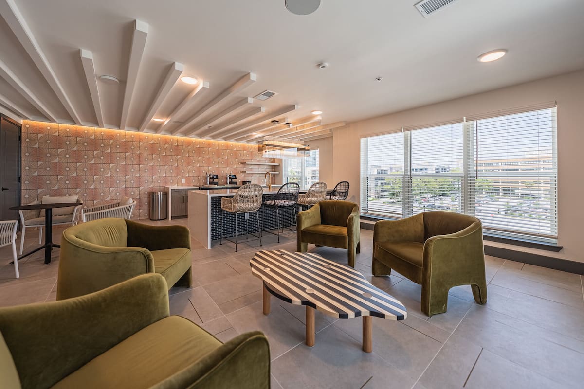 RGVtYW5kUGljdHVyZToyMjgzMDkzNTY4