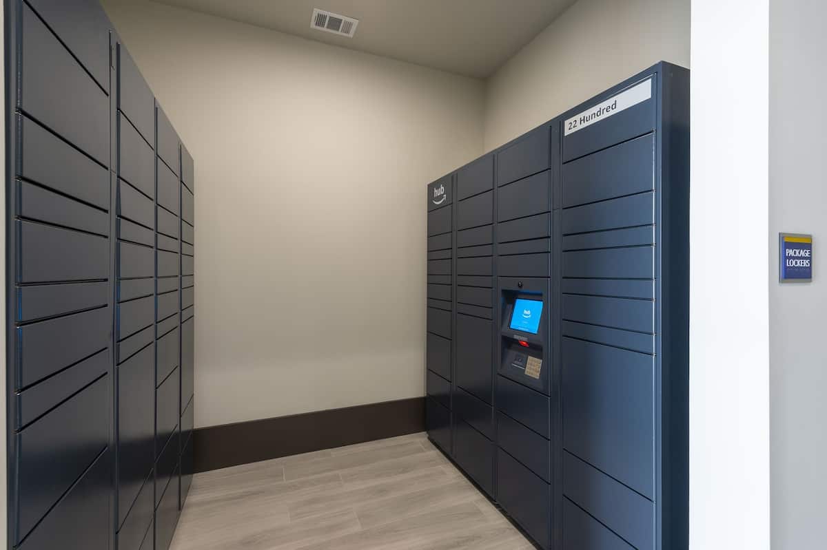 RGVtYW5kUGljdHVyZToxOTU1MjA3MDk0