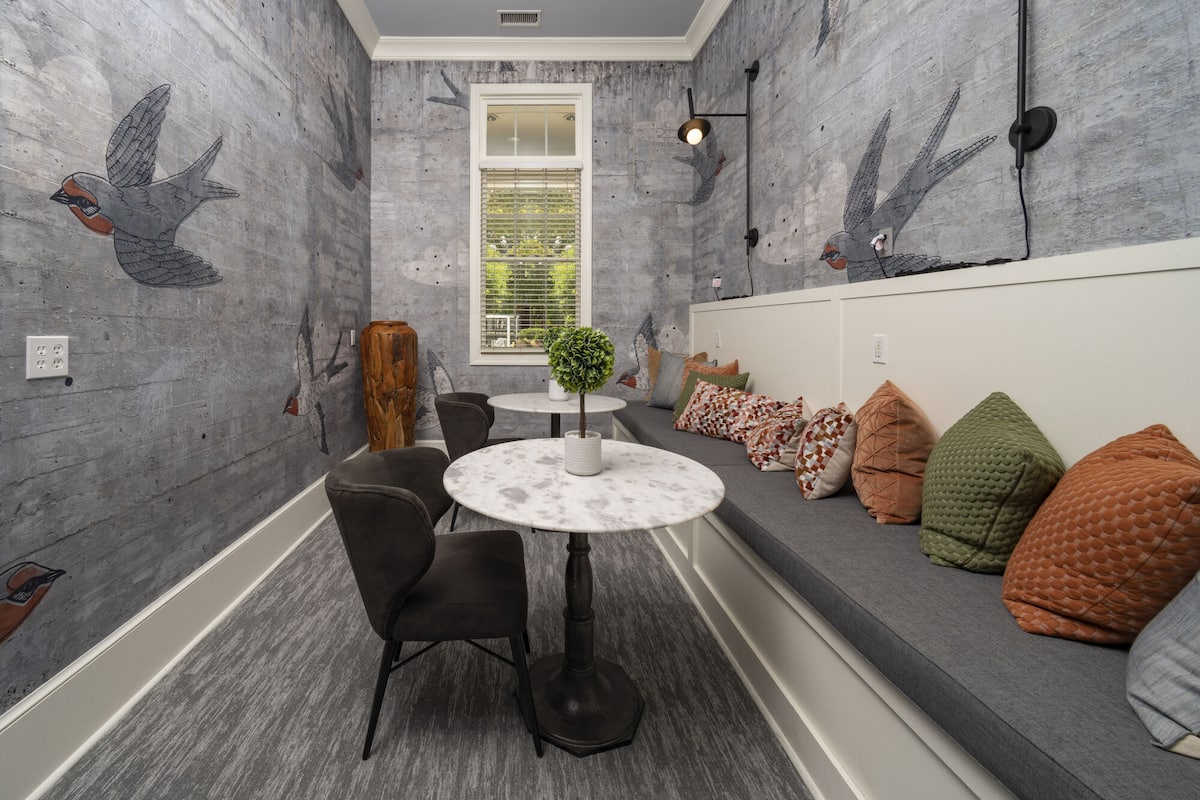 RGVtYW5kUGljdHVyZToxOTU1MjA3MTUw