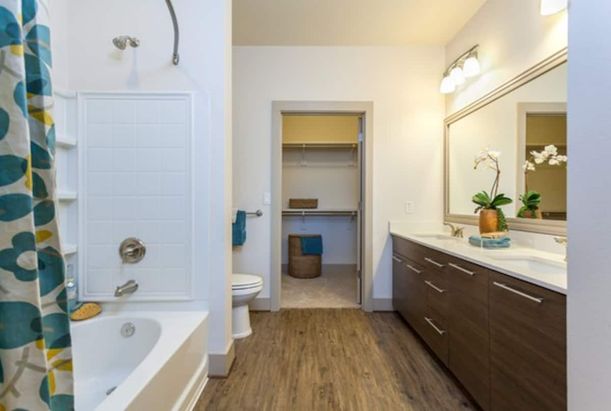 , an Airbnb-friendly apartment in Chandler, AZ