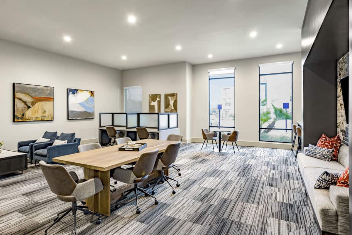 RGVtYW5kUGljdHVyZToxOTU1MjA3ODY3