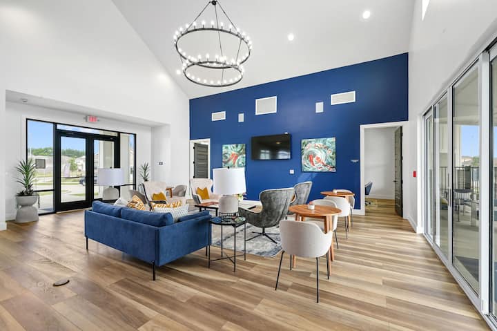 RGVtYW5kUGljdHVyZToyNDM0NDQyNTgy