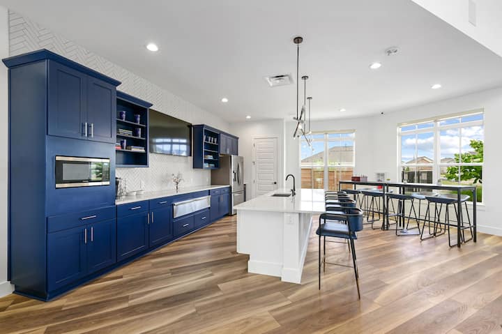 RGVtYW5kUGljdHVyZToyNDM0NDQyNTc2