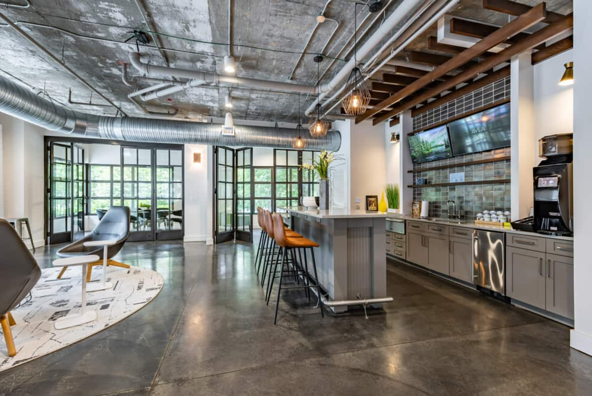 RGVtYW5kUGljdHVyZToxOTUyMDczMzY2