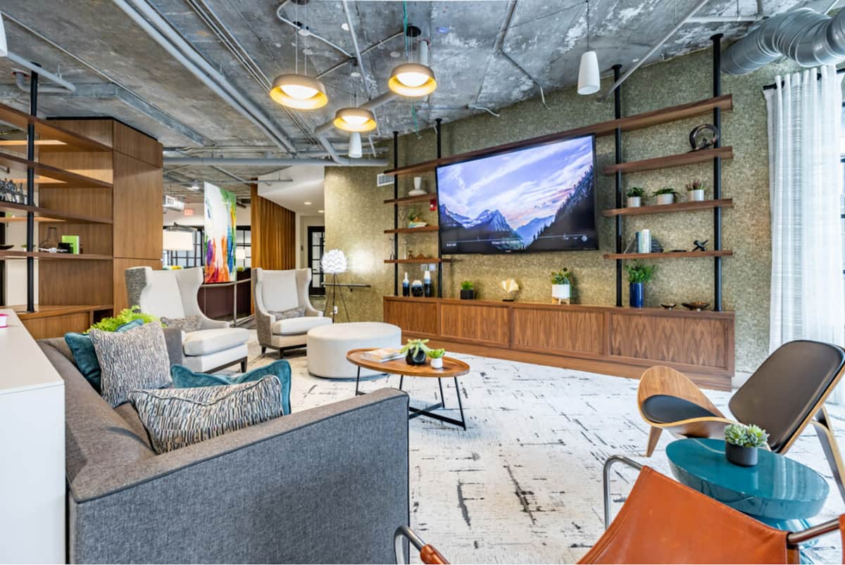 RGVtYW5kUGljdHVyZToxOTUyMDczMzY3