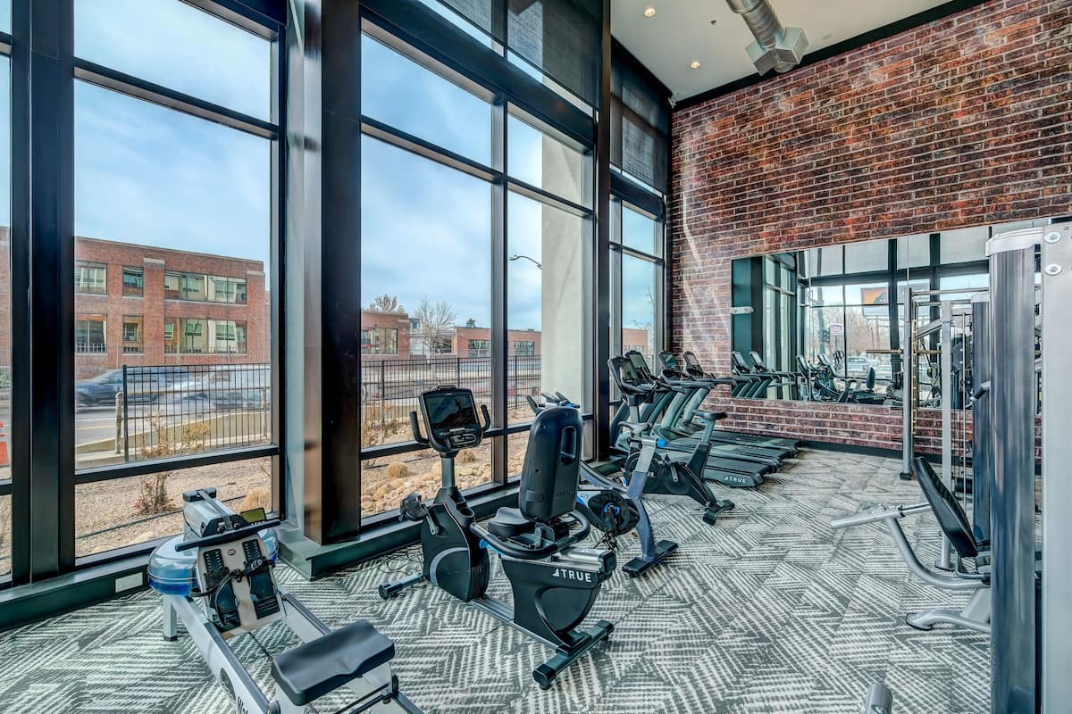 RGVtYW5kUGljdHVyZToxOTUxNjY5OTE1