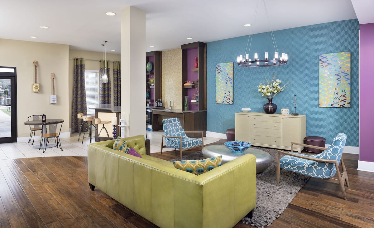 RGVtYW5kUGljdHVyZToxOTUxODMxNDMz