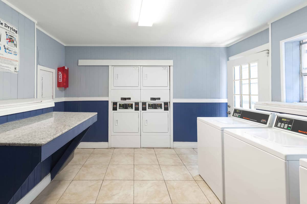 RGVtYW5kUGljdHVyZToyMzQyMDYzNjQx