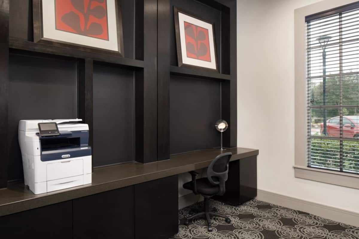 RGVtYW5kUGljdHVyZToxOTUxNjY3MjA3