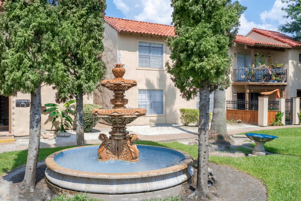 RGVtYW5kUGljdHVyZToyMzQyMDYzNTg0