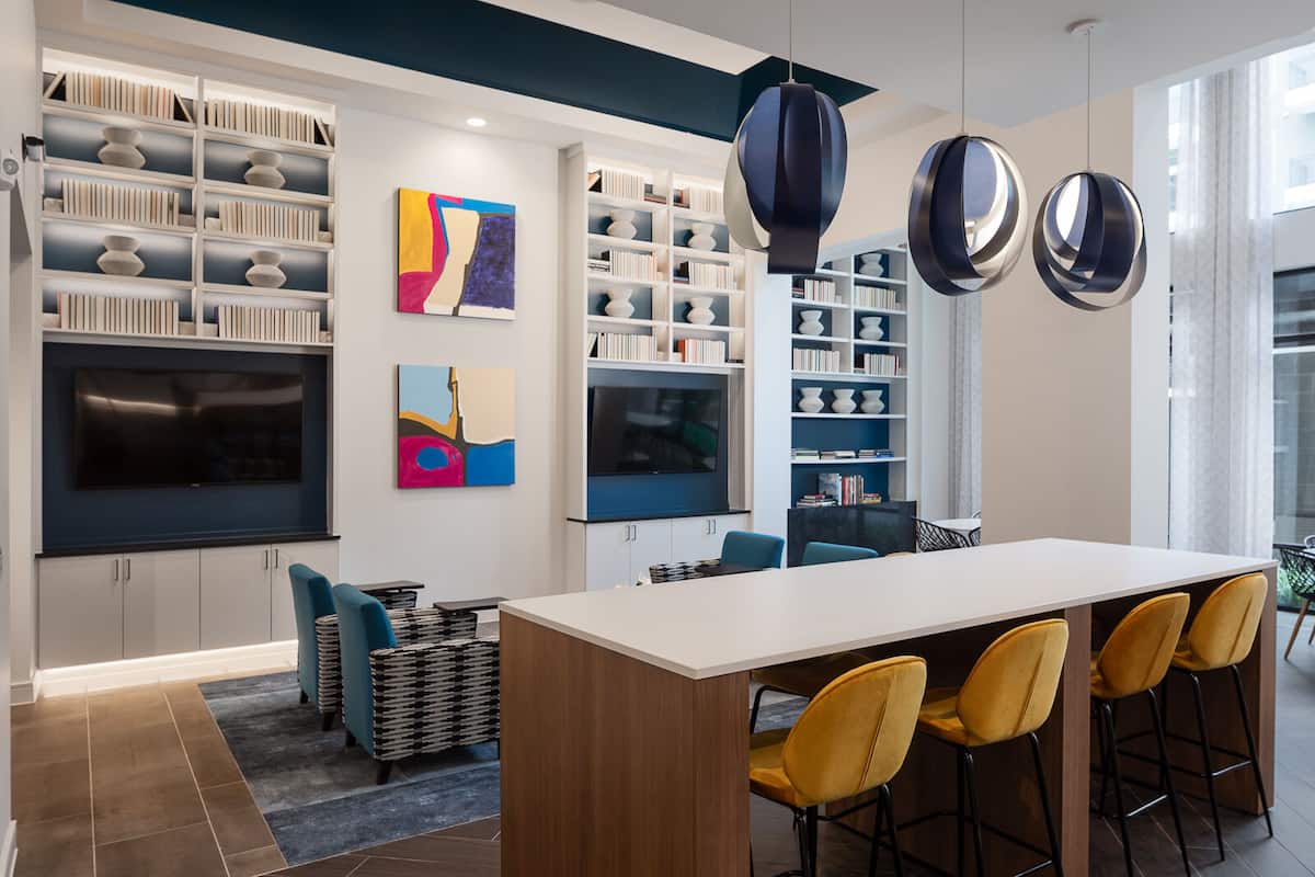 RGVtYW5kUGljdHVyZToyMDkzMDE2MDQ1