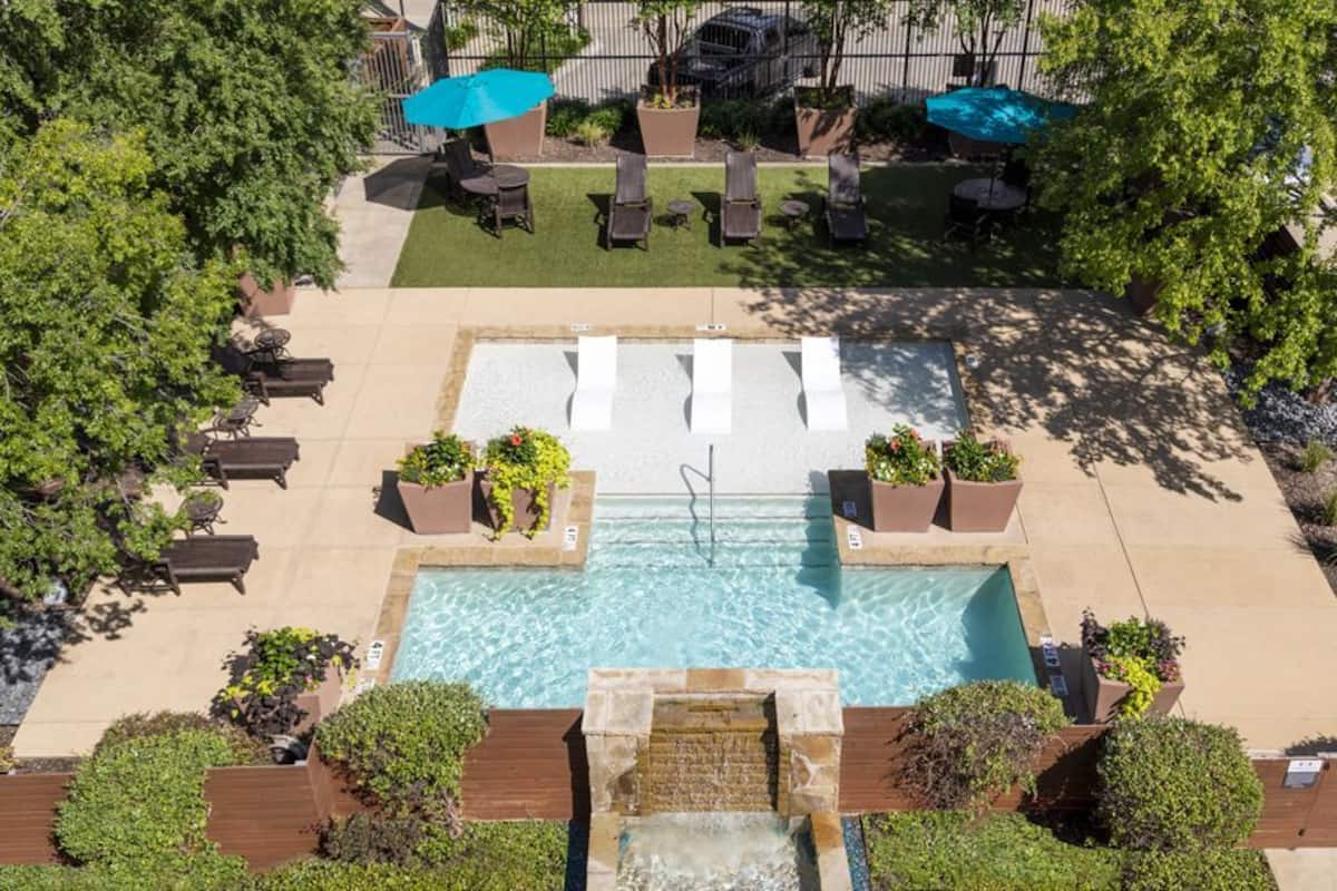 , an Airbnb-friendly apartment in Dallas, TX