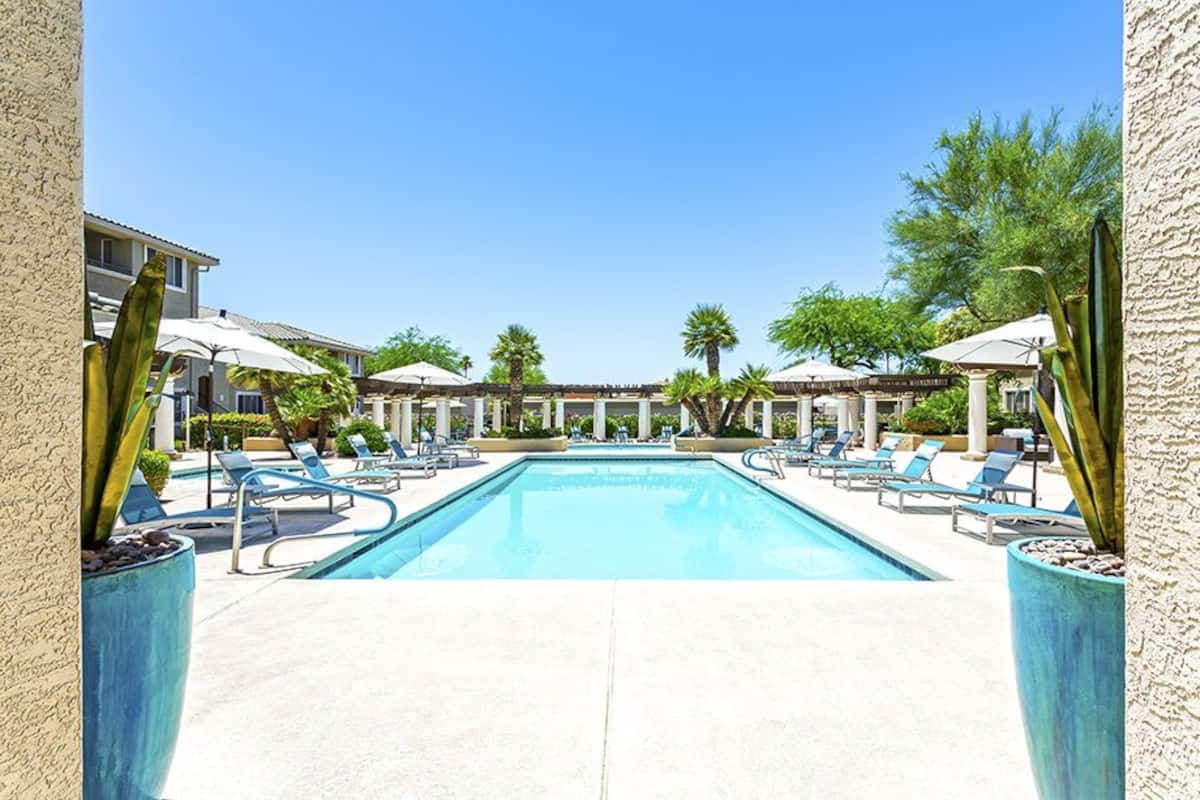 RGVtYW5kUGljdHVyZToxOTU1MjA5NDgz