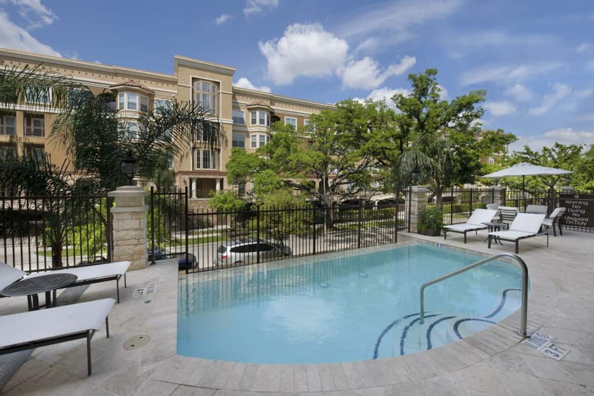 Exterior of Residences at Gramercy, an Airbnb-friendly apartment in Houston, TX
