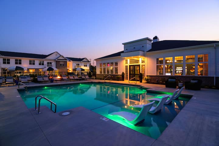 RGVtYW5kUGljdHVyZToyNTcxMzgzNTQ3