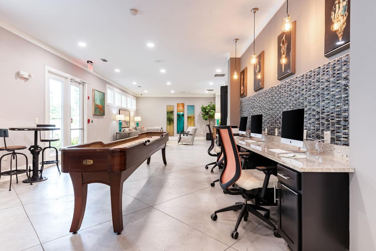 , an Airbnb-friendly apartment in Ladson, SC
