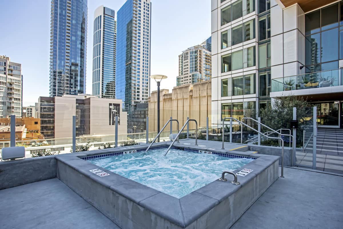 RGVtYW5kUGljdHVyZToxOTUxODI5MDY5