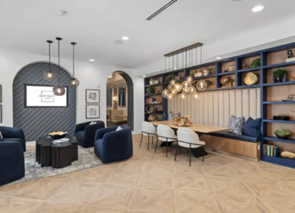 RGVtYW5kUGljdHVyZToyMTA1NzAzOTI1