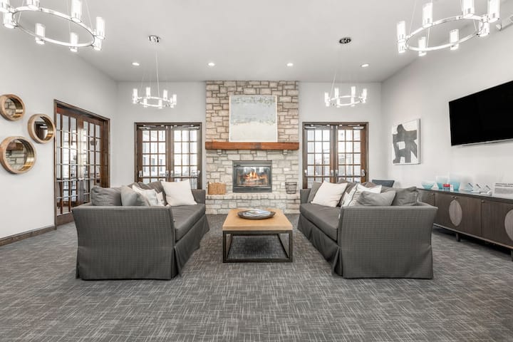 RGVtYW5kUGljdHVyZToyNTcxMzg1NjYz