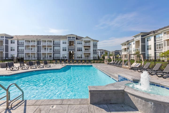 RGVtYW5kUGljdHVyZToyNTcxMzg1NjY2